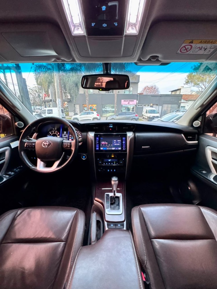 Toyota SW4 SRX 2.8 AT 7 ASIENTOS — foto 14